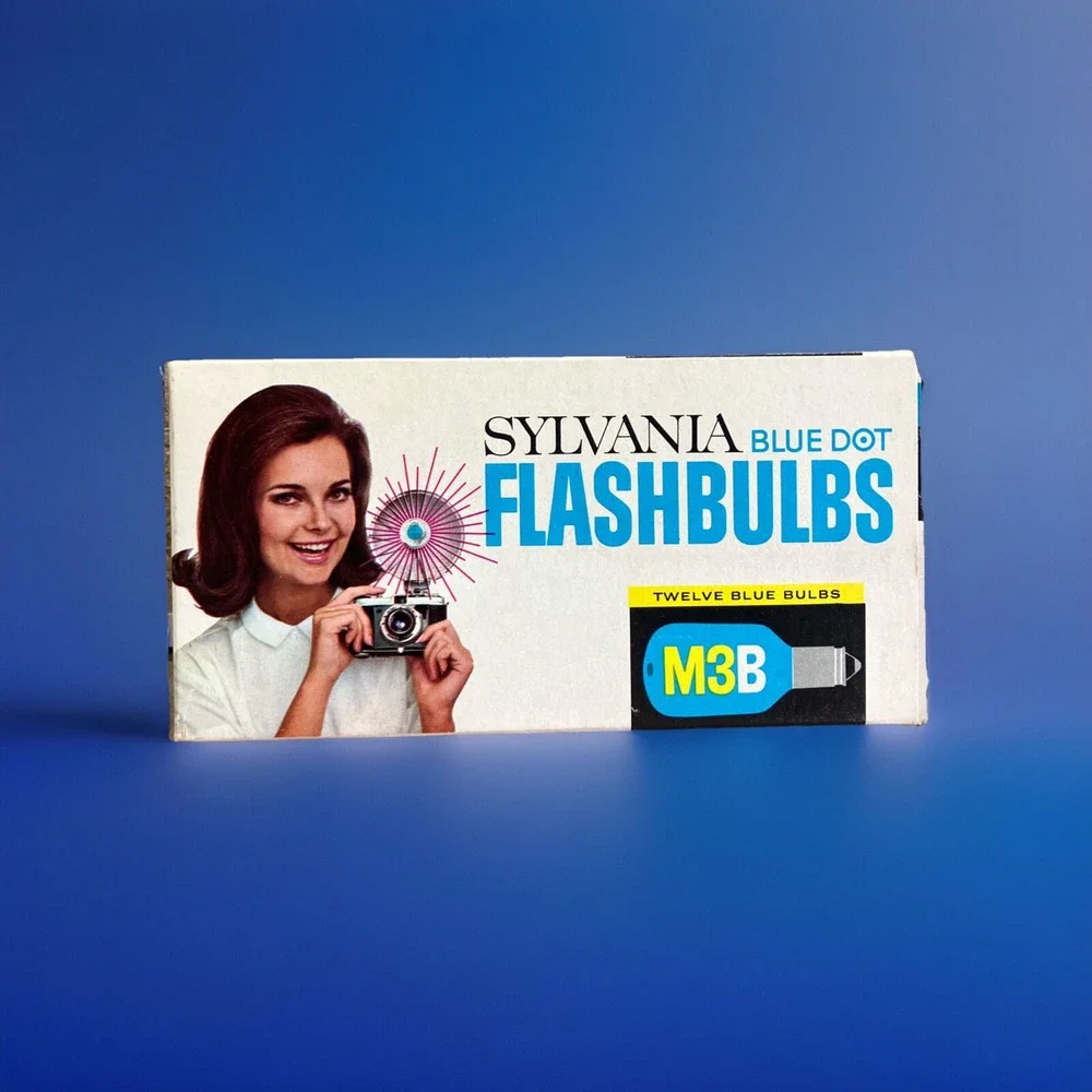 VINTAGE SYLVANIA BLUE‎ DOT M3B FLASHBULBS - 12 bulbs in box